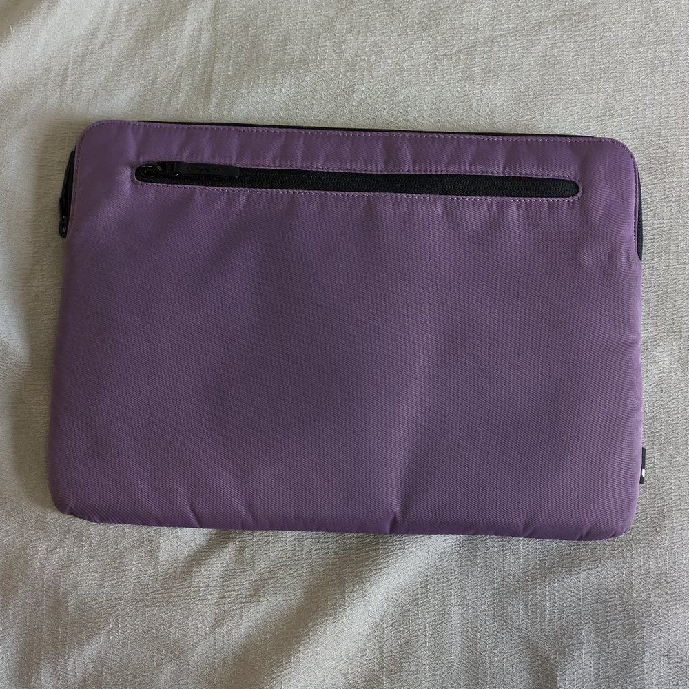 *LIKE NEW* LILAC PURPLE LAPTOP/TABLET CASE